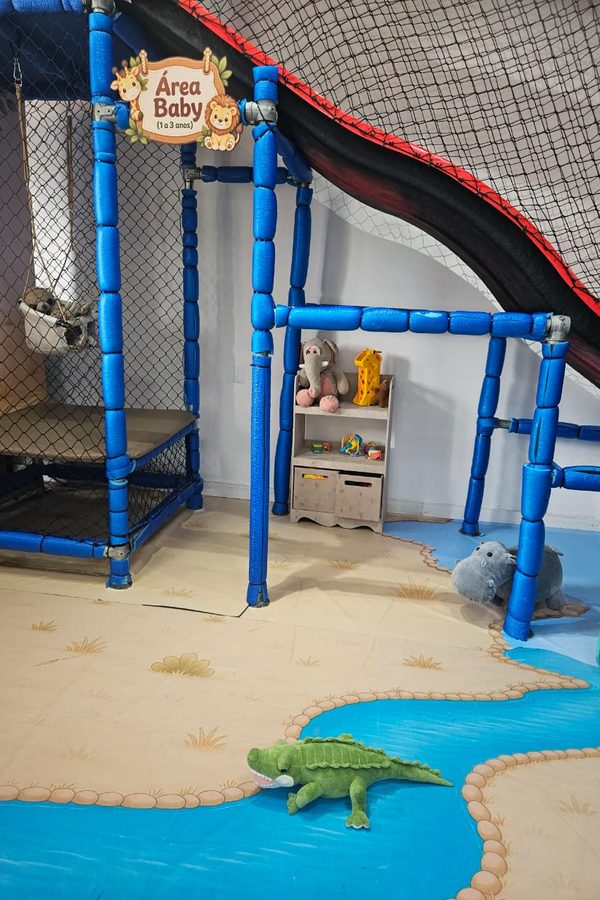 Área Baby do Bolo e Balão, espaço para bebês de 1 a 3 anos com tema safári