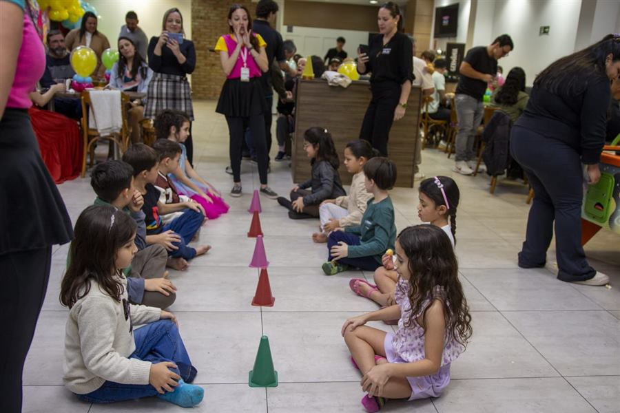 Recreação com brincadeira de cones